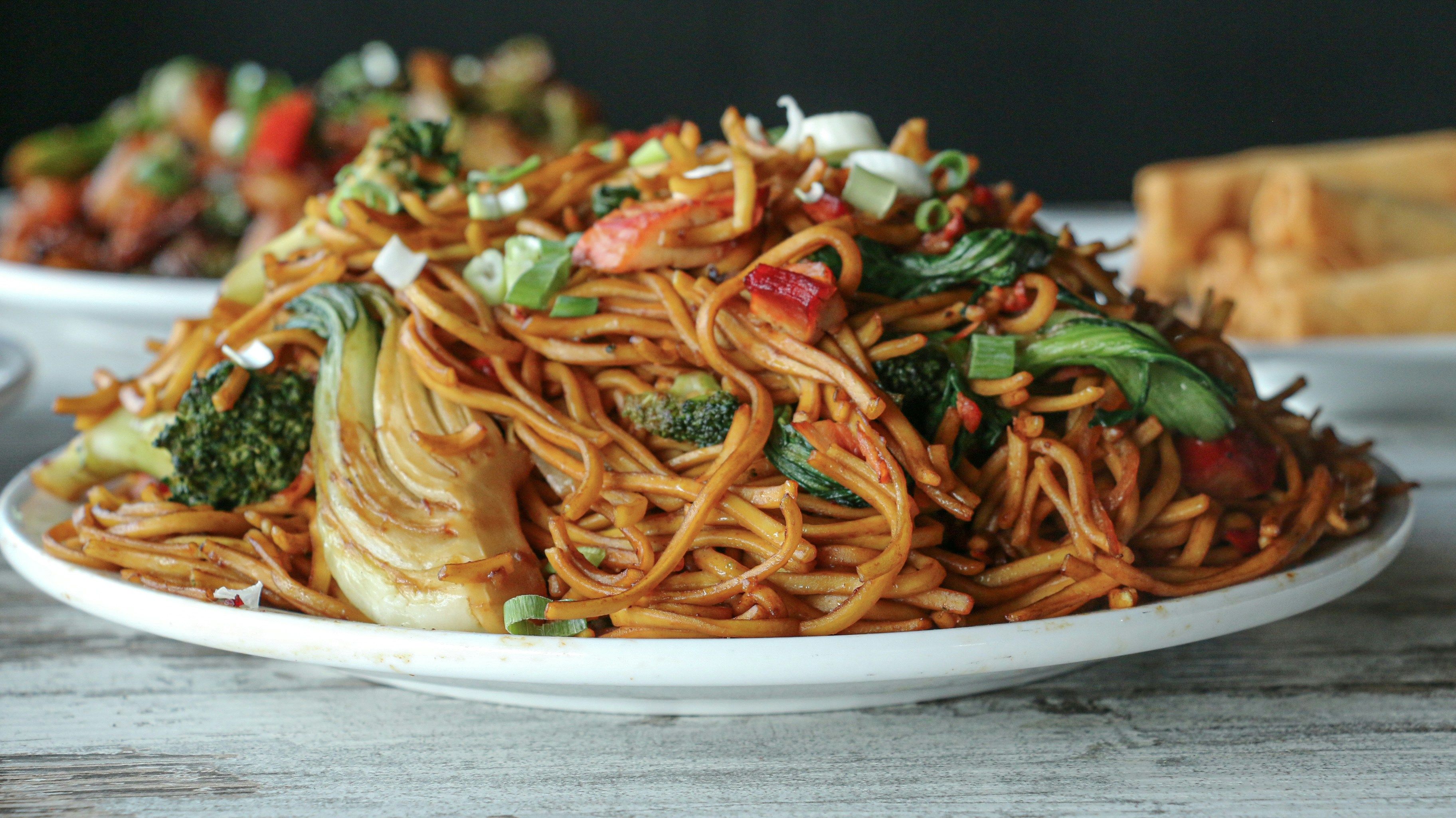East Meets West: Chow Mein vs. Lo Mein – What’s the Difference?